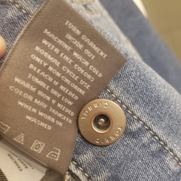 Sz 4 Torrid Collarless Crop Denim - Picture 4 of 12